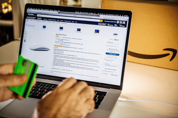 Amazon Bend the Curve Cuts Listings: Is Your ASIN at Risk? 1 Amazon Bend the Curve Amazon shopper checking out
